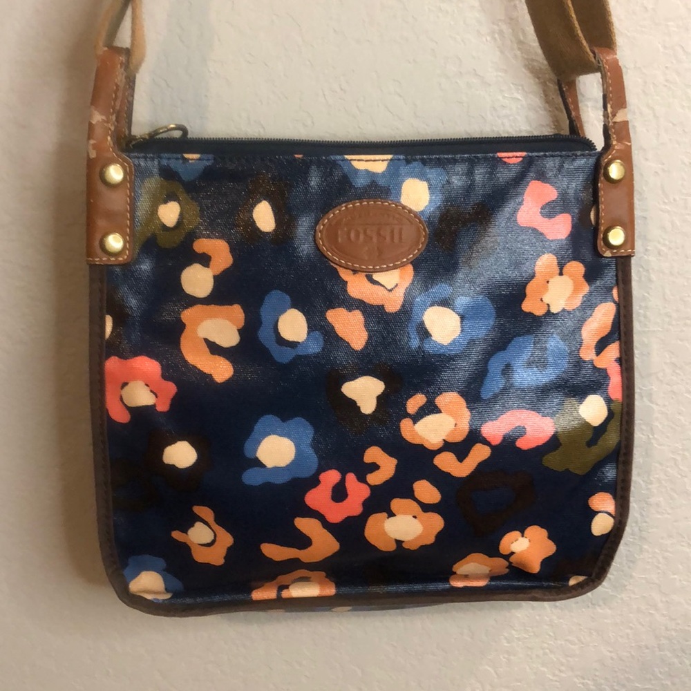 Fossil crossbody shoulder bag 10"x 11". Vintage Leather abstract Art medium size